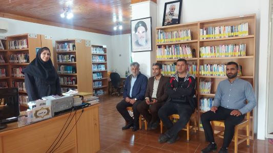 بازدید شورا و دهیاری روستا کردآباد از کتابخانه در هفته کتاب